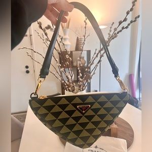 💯 authentic Prada bag